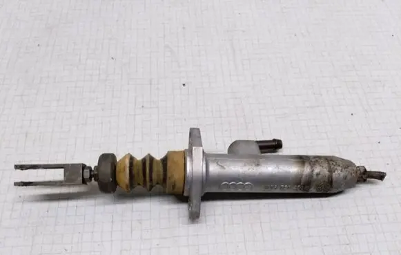 Audi 80 90 B3 Clutch master cylinder 893721401B
