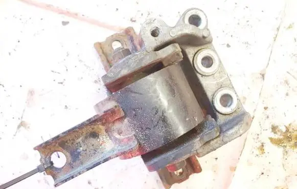 Mitsubishi Outlander Engine mount bracket mn184344