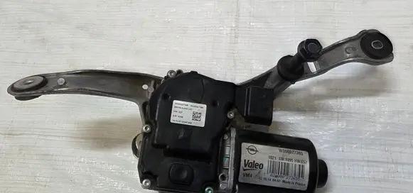 Opel Zafira C Front wiper linkage and motor W000027365
