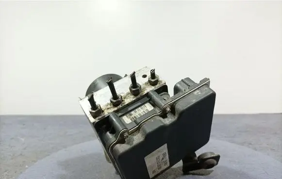 Skoda Fabia Mk2 (5J) ABS Pump 6R0614517B