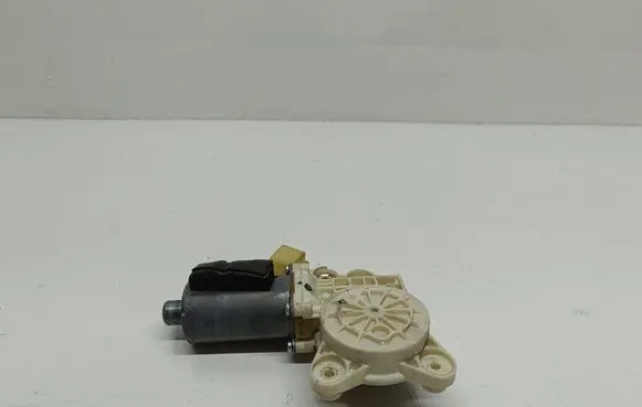 Mercedes-Benz CLS C218 AMG Front door window regulator motor 0130821433