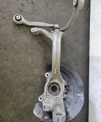 Front wheel hub