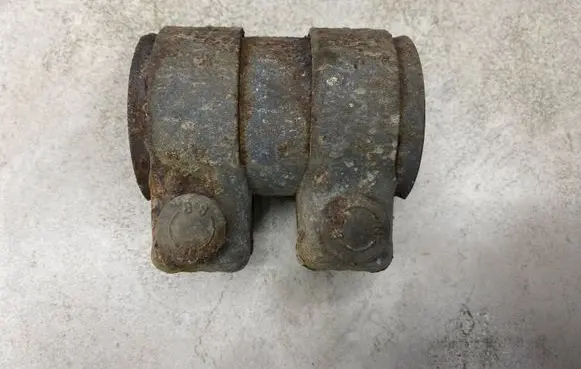 Volkswagen PASSAT B6 Muffler pipe connector clamp 