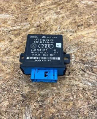 Audi A6 S6 C6 4F Light module LCM 4L0907357 5DF00888630 4L0910357