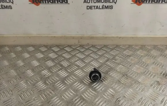 Tailgate opening switch