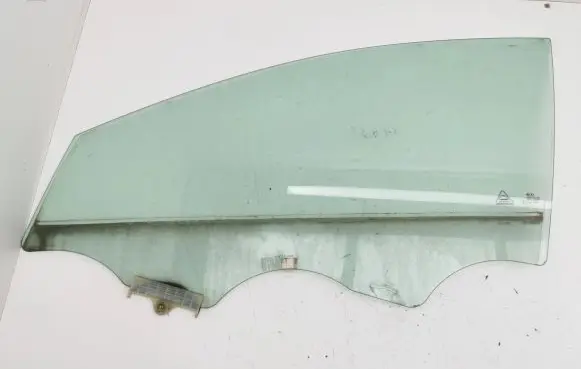 KIA Ceed Front door window glass four-door