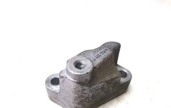 Engine mounting bracket