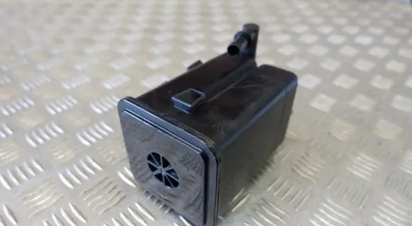 Active carbon filter fuel vapour canister