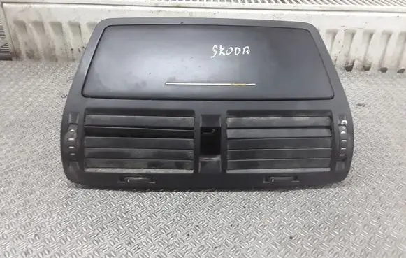 Skoda Octavia Mk2 (1Z) Dash center air vent grill 1Z0820951
