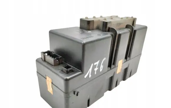 Mercedes-Benz S W220 Central locking vacuum pump 2208001248