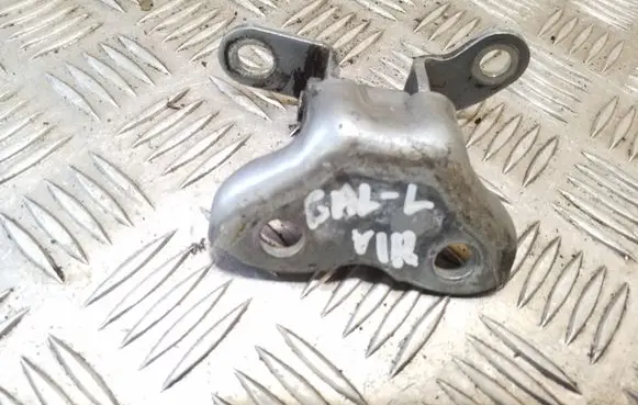 Toyota Yaris Rear door upper hinge