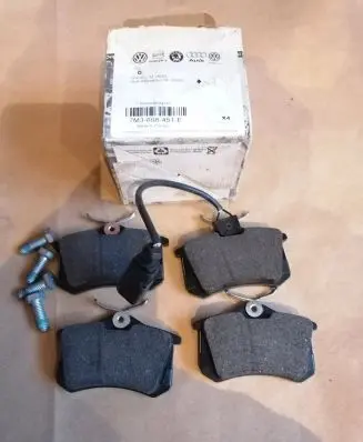 Volkswagen Sharan Brake pads (rear) 7m3698451e
