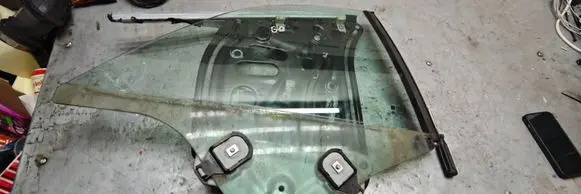 Opel Cascada Rear side window E000255 E028461107 13366914