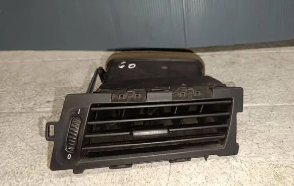 BMW 5 E60 E61 Dashboard side air vent grill/cover trim 6910732