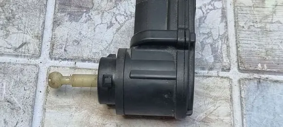 Volkswagen Golf IV Headlight level adjustment motor 1J0941295B