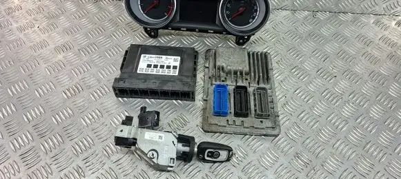 Opel Astra K Engine ECU kit and lock set 811839393
