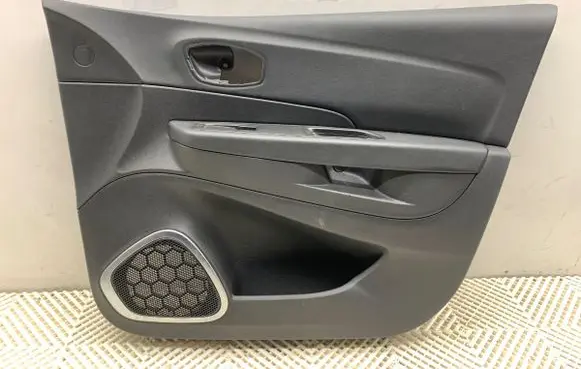 Renault Captur Front door card panel trim