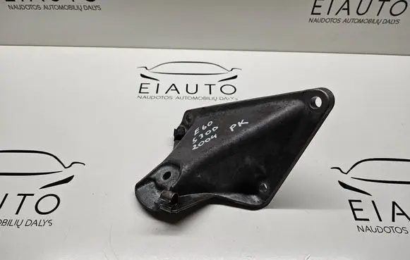 BMW 5 E60 E61 Engine mounting bracket 6761149