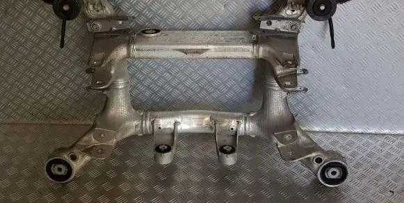 BMW 5 F10 F11 Rear axle beam with reductor 
