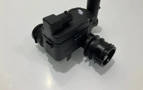 Mercedes-Benz E W211 Coolant heater control valve A2118320584 2118320584