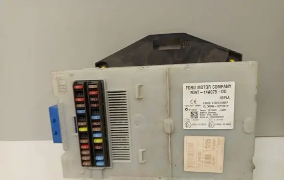 Ford Mondeo MK IV Fuse module 7G9T14A073DD
