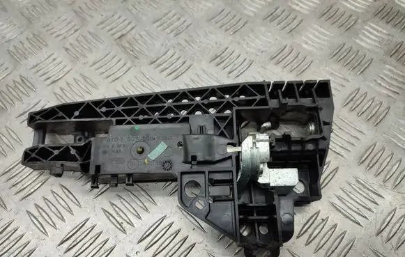 Rear door exterior handle/bracket