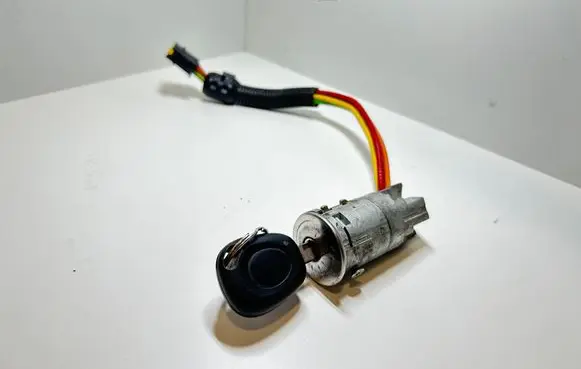 Renault Scenic I Ignition lock 445023