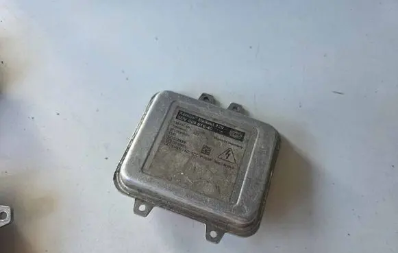 BMW X6 E71 Headlight ballast module Xenon 5DV009610