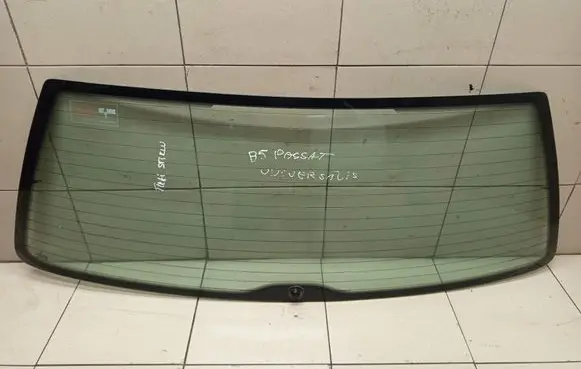 Volkswagen PASSAT B5 Rear windscreen/windshield window 43R001057