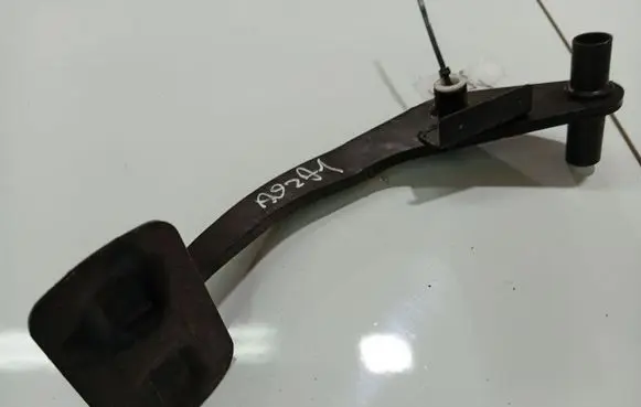 Ford Mondeo Mk III Brake pedal 04683054965