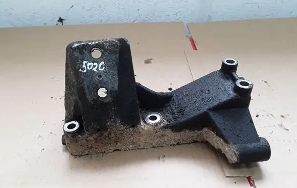 Iveco Daily 35 - 40.10 Engine mounting bracket 504050582