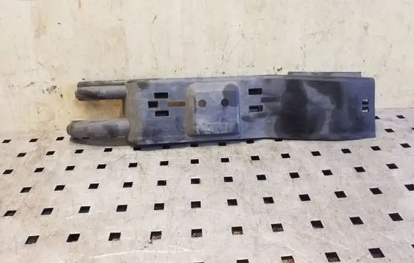 Center/middle under tray cover