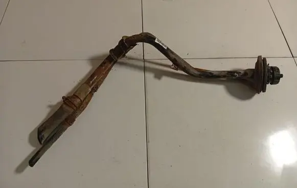 Mazda 3 I Fuel tank filler neck pipe 