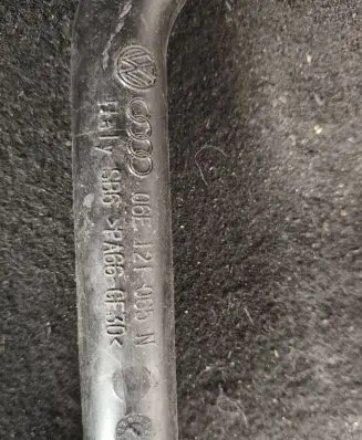 Porsche Panamera (970) Engine coolant pipe/hose 06E121065N
