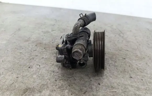 Mitsubishi Outlander Power steering pump KYB