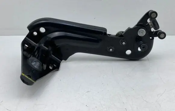 Chrysler Pacifica Sliding door lower roller guide/hinge 996AB