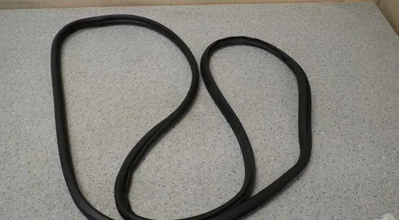 Suzuki Swift II Rubber seal front door (on door) 