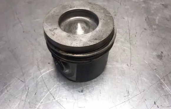 BMW 5 F10 F11 Piston 04L110