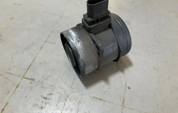 Mercedes-Benz Sprinter W906 Mass air flow meter A0000943248 9628100280