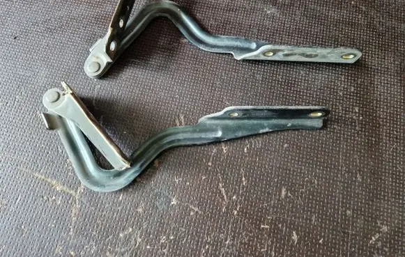 Nissan Patrol Y61 Engine bonnet/hood hinges