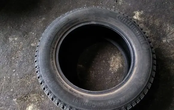 Renault 25 R15 winter/snow tires with studs 19565R15