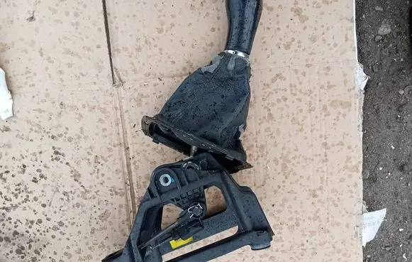 Toyota Avensis T250 Gear shifter/selector 0000
