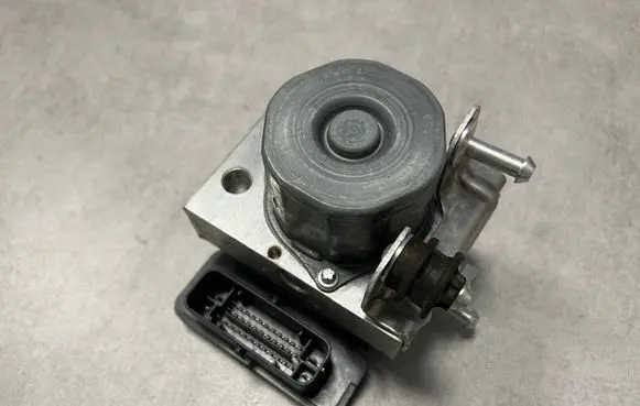 Porsche 911 991 ABS Pump 99135575551 91135575551
