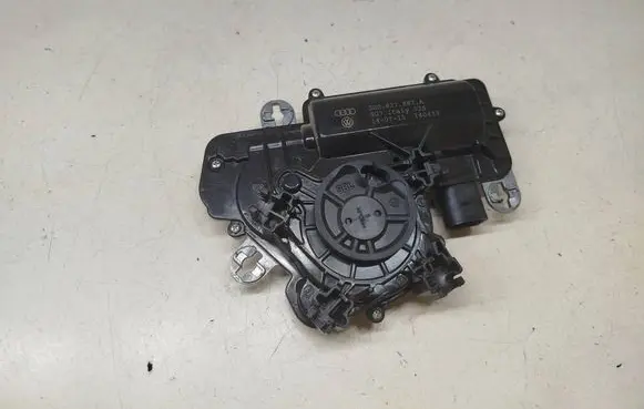 Volkswagen PASSAT B8 Tailgate/trunk/boot lift motor 3G0827887A