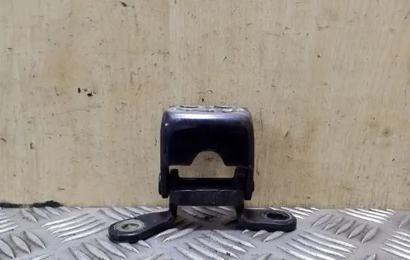 Honda CR-V Rear door lower hinge