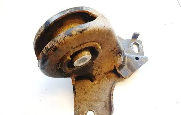 Engine mount bracket