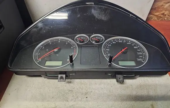 Volkswagen Sharan Speedometer (instrument cluster) 110080030002