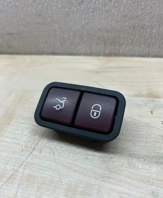 Mercedes-Benz CLS C219 Tailgate/boot open switch button 2208211479