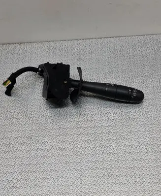 Dacia Sandero Wiper control stalk 8200792584 901057666 06101MA