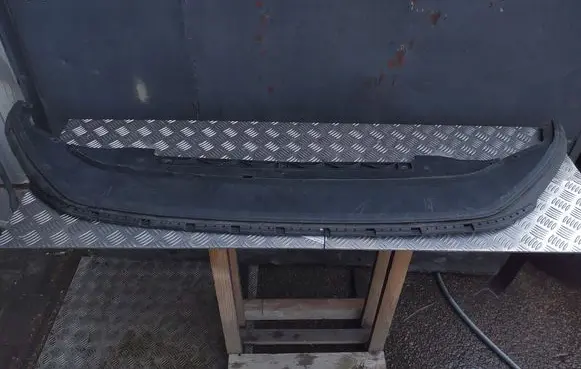Front bumper lip